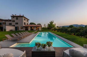 Villa del Nonno, Luxury Tuscan Farmhouse with Pool Orentano